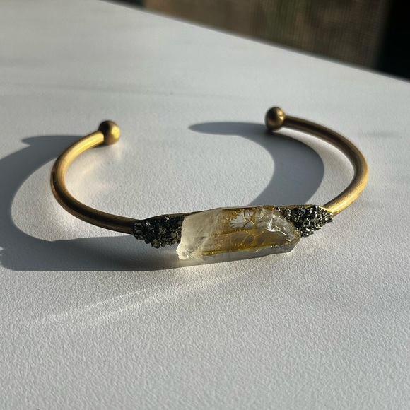 Dea Dia Quartz Cuff Bracelet - Picture 2 of 4